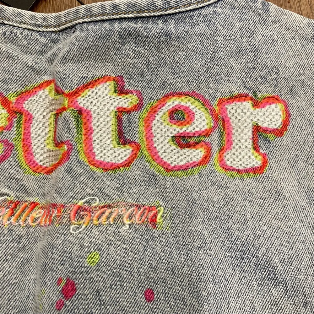 Men’s Light Wash Blue Jean Vest Neon Paint Splatter Open Front Pockets L - Picture 12 of 16